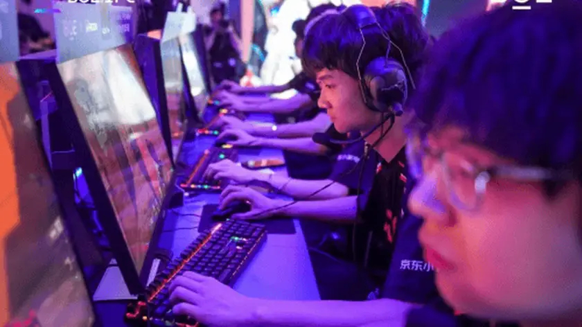 朱开爆料BLG战队遭全网抹黑，揭秘LPL利益博弈与联盟平衡机制